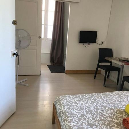 Les Demoiselles Hotel องเฟลอร์ ภายนอก รูปภาพ